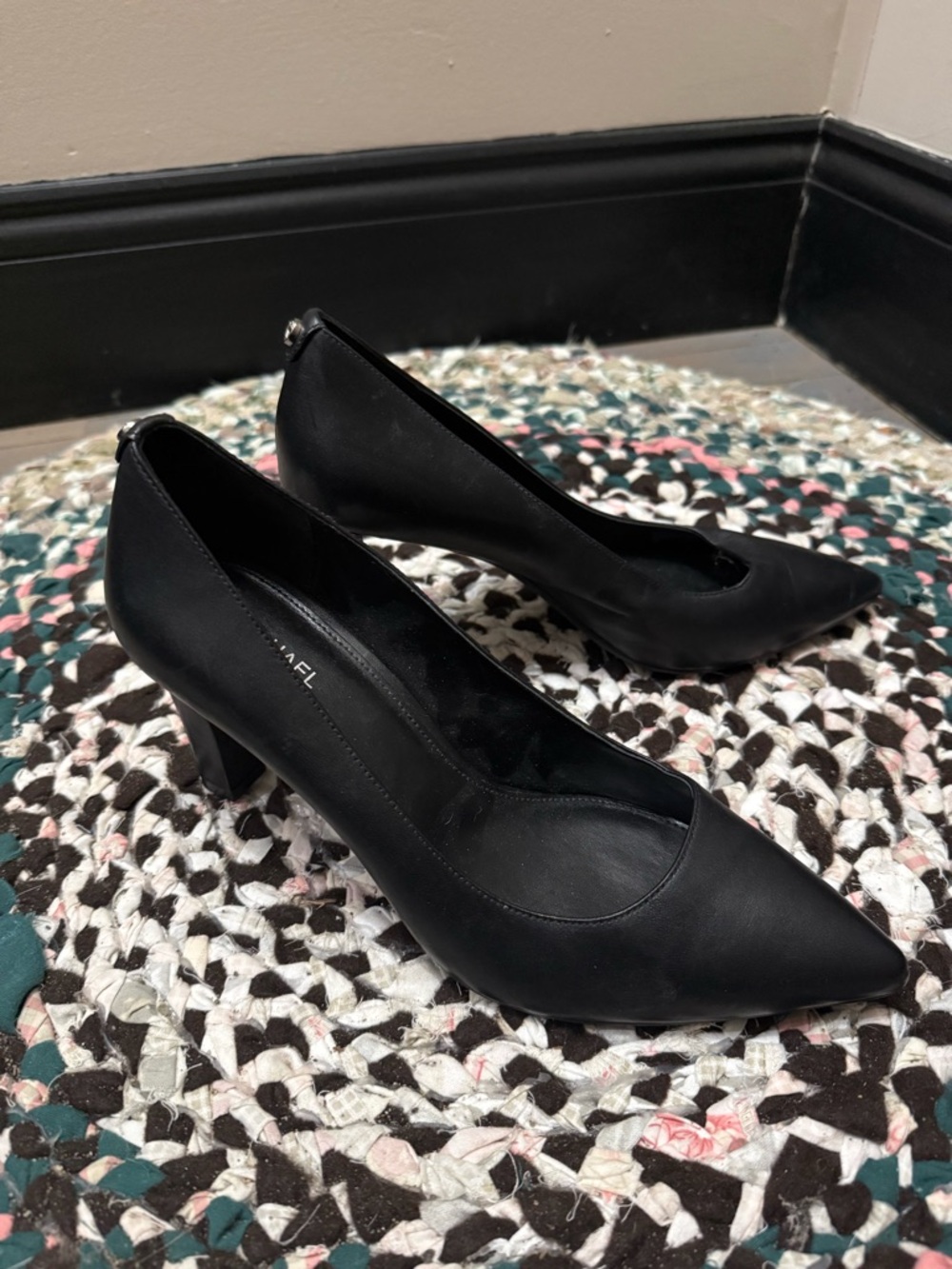 MICHAEL Michael Kors Black Pointed-Toe Leather Pumps - Picture 3 of 5